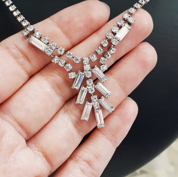 Vintage silver tone, clear rhinestones short lengt - Picture 8 of 10